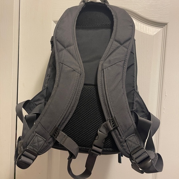 Case Logic Backpack for DSLR Camera and iPad, Gray, Open Box - Picture 12 of 16